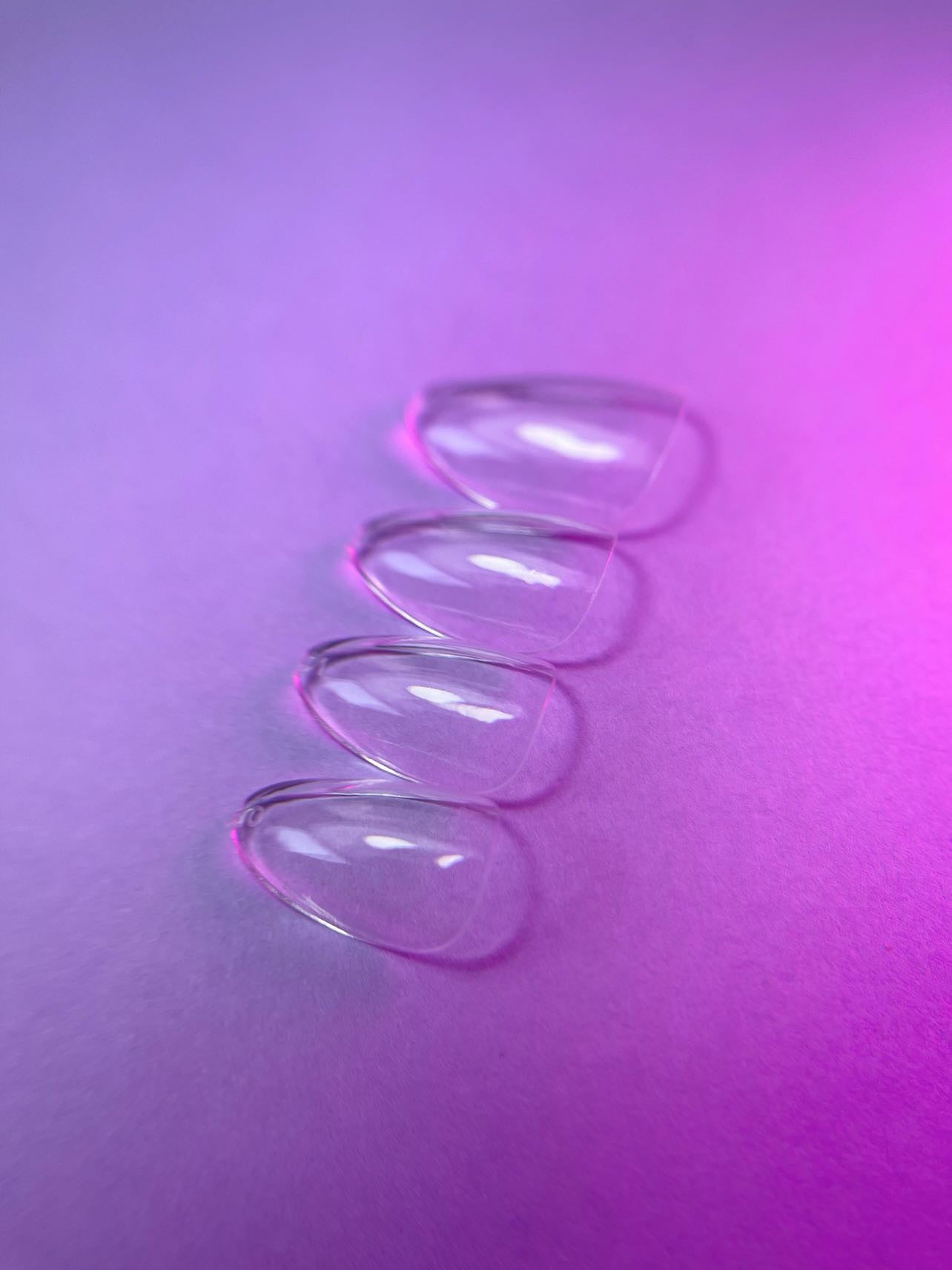 Capsules américaines amande XS transparentes posées à plat