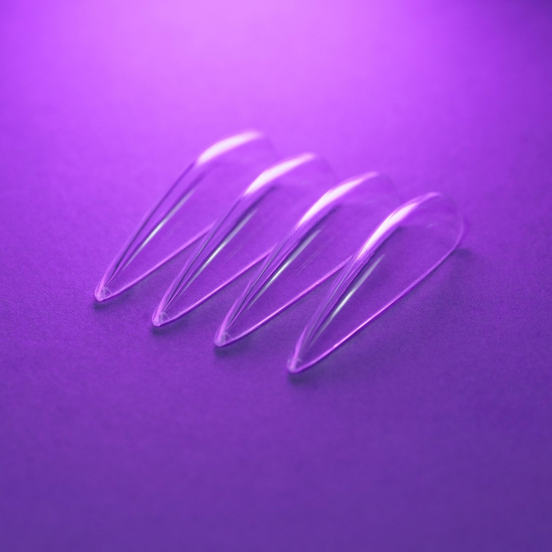 Capsules américaines stiletto XL transparentes posées à plat, second angle