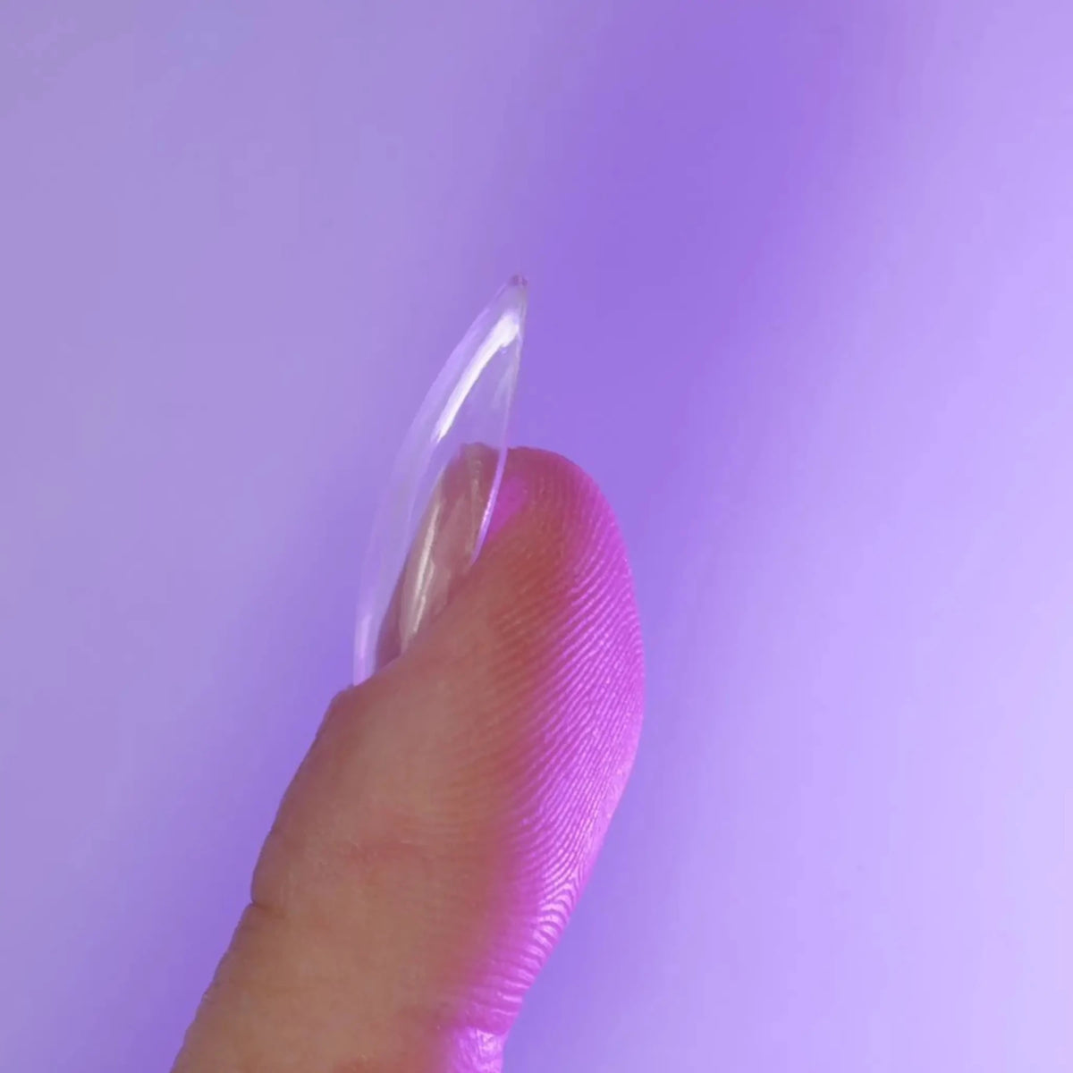 Profil d'une capsule américaine amande médium natural montrant la courbure C-curve