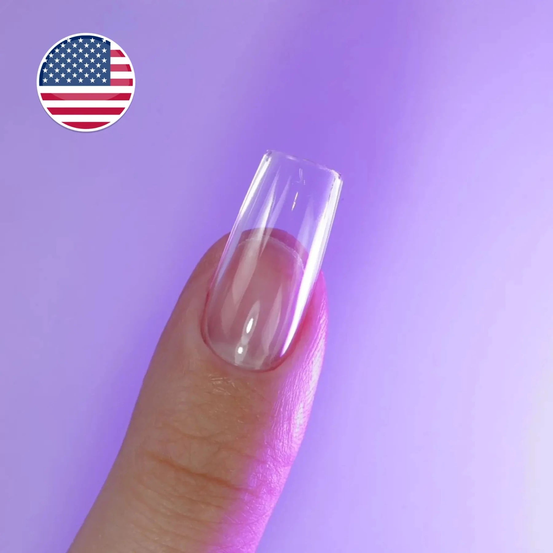 Capsule américaine transparente forme carré médium portée sur le pouce — cap's nails NAILS FRS
