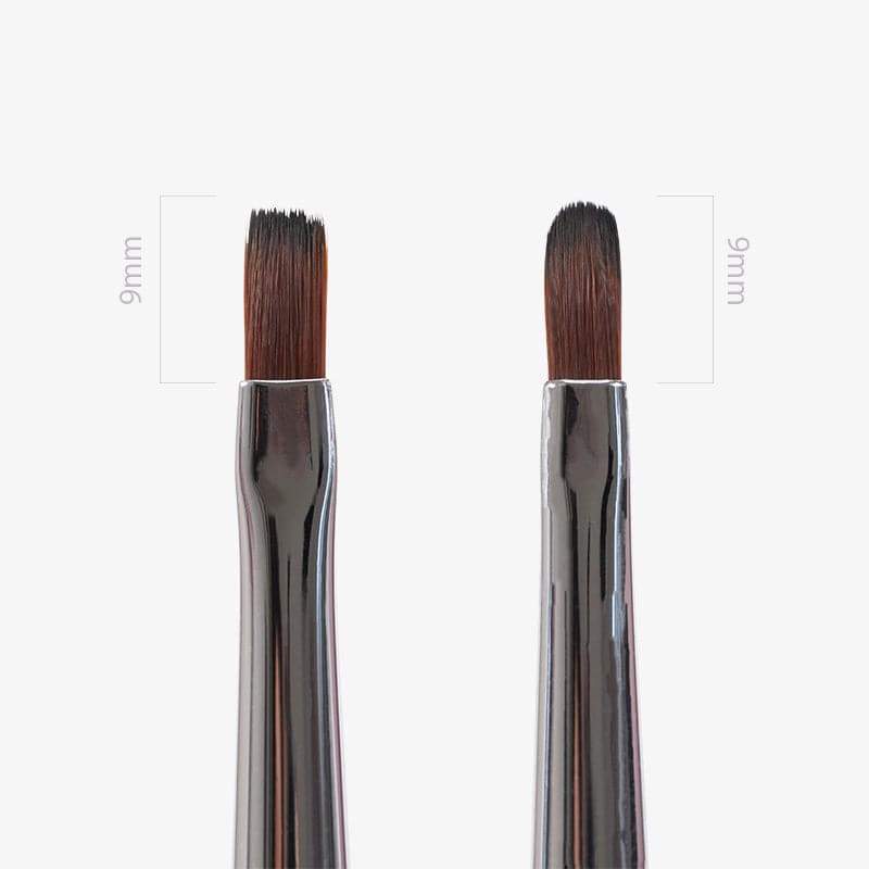 Têtes 9 mm du pinceau GEL BRUSH en gros plan : une plate carrée et une ovale langue de chat