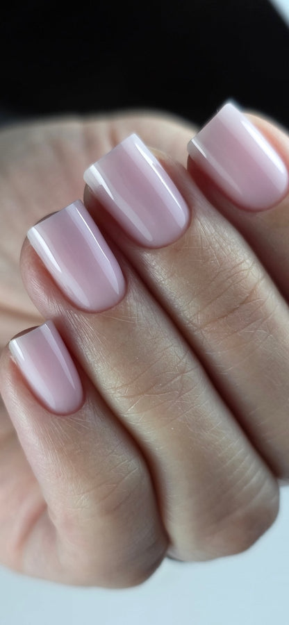 Gainage au gel Easy gel Cutie sur ongles carrés courts, rose pâle brillant