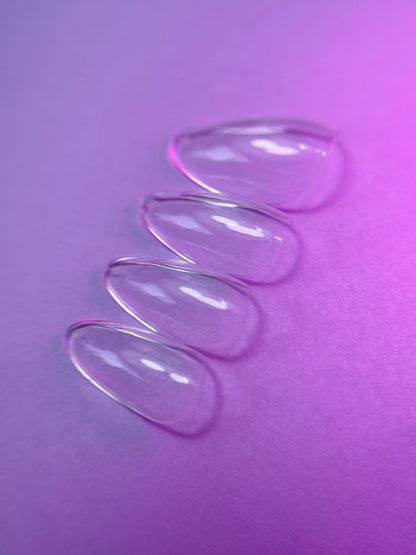 Capsules américaines amande courte natural transparentes posées à plat