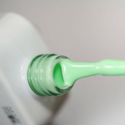 Pinceau et goulot du Gel Polish Jacuzzi, texture vert menthe crémeuse