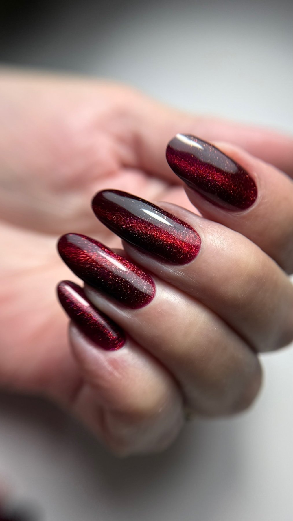 Pose du Gel Polish Pocket, effet cat eye rouge sang sur ongles longs en amande