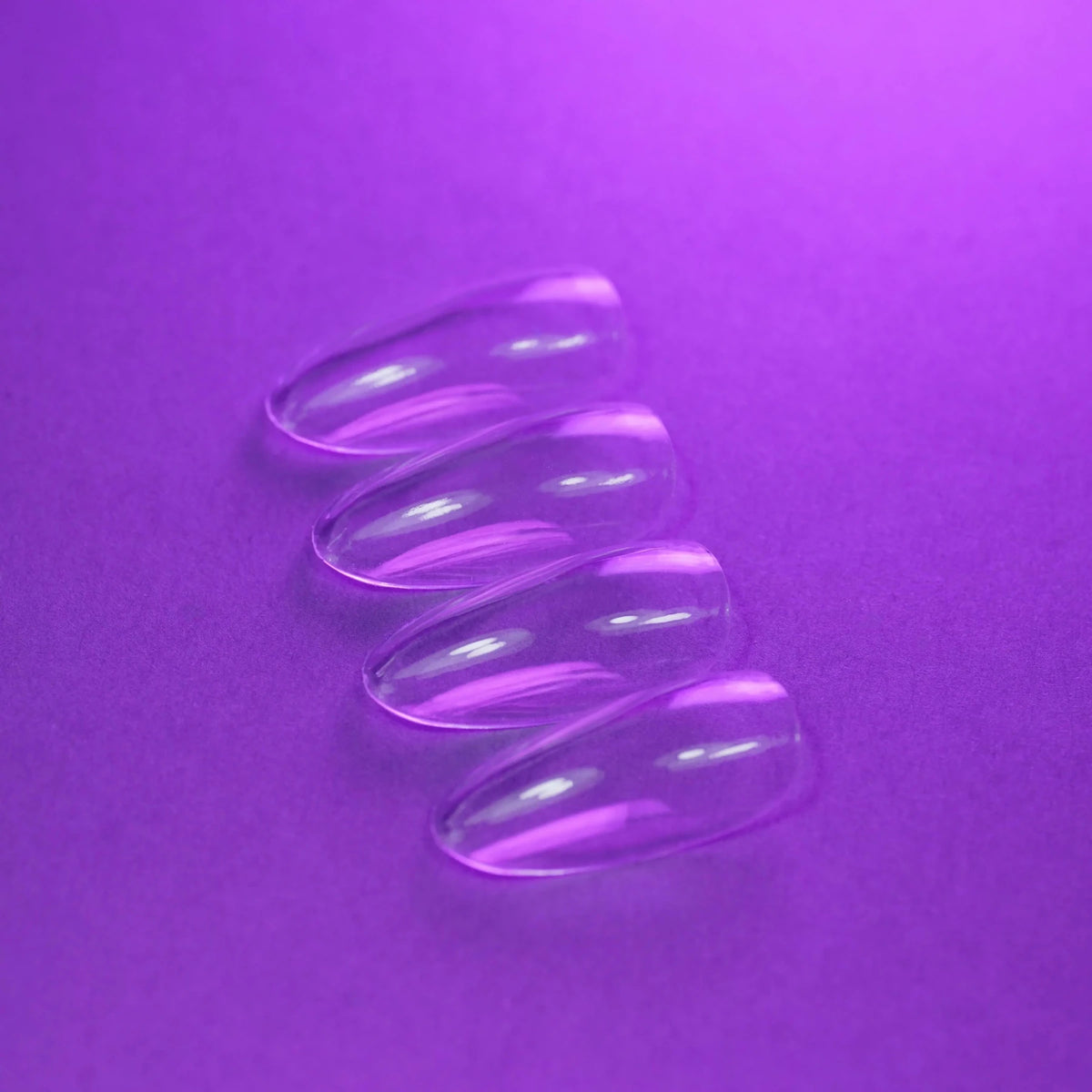 Capsules américaines amande médium natural transparentes posées à plat, second angle
