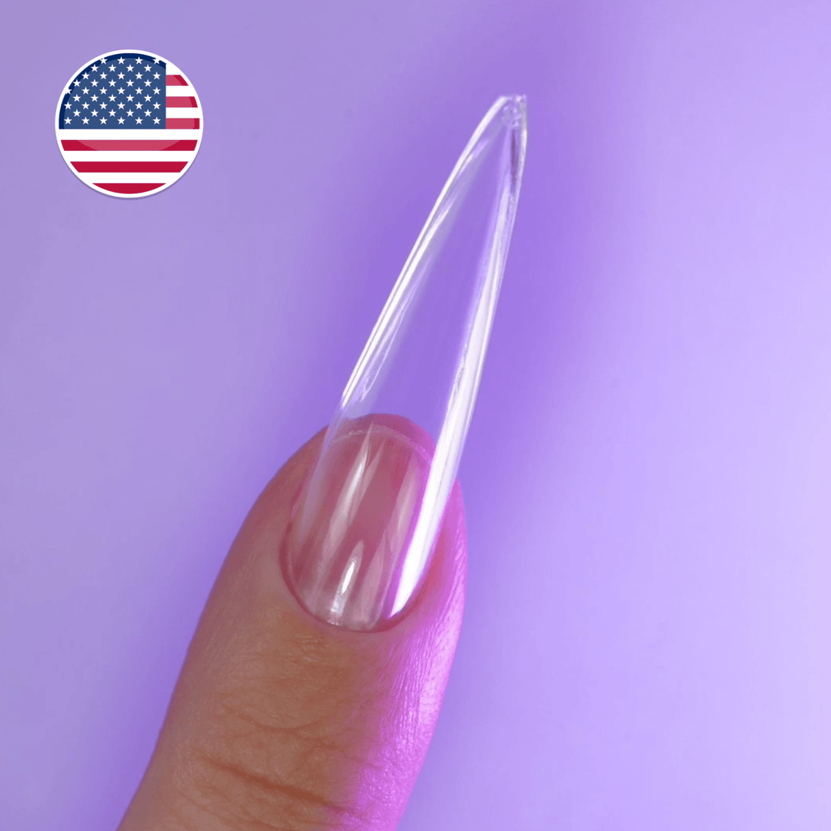 Capsule américaine transparente forme stiletto XL portée sur le pouce — cap's nails NAILS FRS
