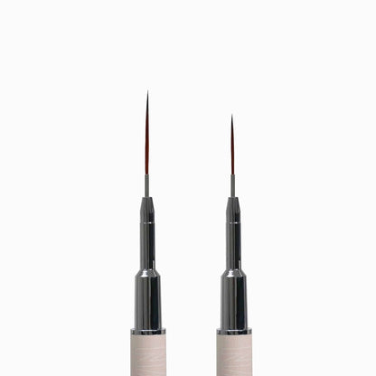 Nail art brush 3/4 : deux liners aiguille de longueurs différentes sur manche beige