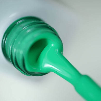 Pinceau et goulot du Gel Polish Palm, texture vert jade crémeuse
